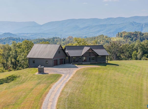 699 HENDRICKSON RD, PEMBROKE, VA 24136