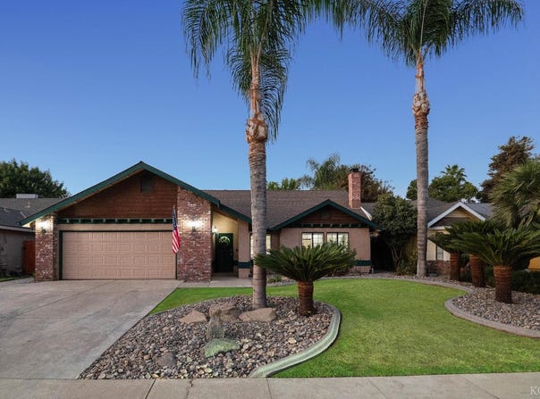 2824 W Hemlock Court, Visalia, CA 93277