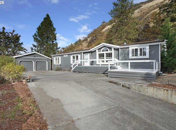 100 CHERRY HILL Dr, Mosier, OR 97040