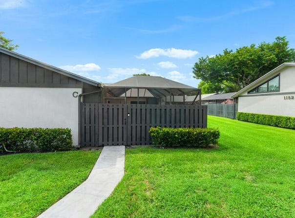 1158 Summit Trail Circle, West Palm Beach, FL 33415