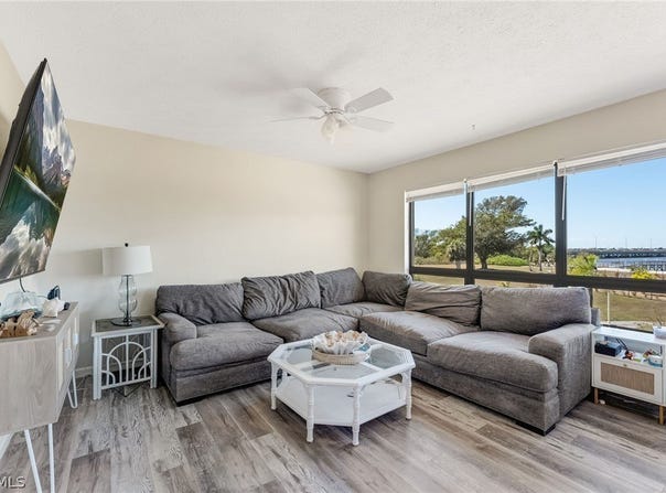 12498 Riverside Drive, Fort Myers, FL 33919