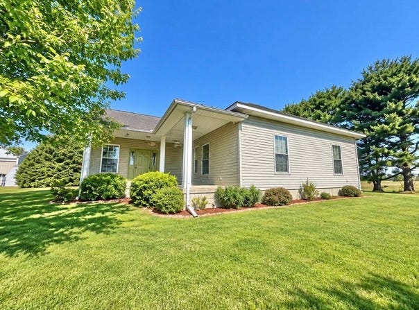 729 Co Rd 1375 E, Carmi, IL 62821