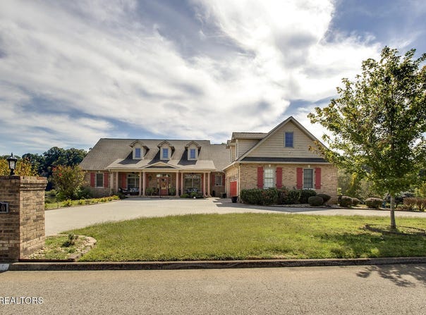 2760 River Island Blvd, Kodak, TN 37764
