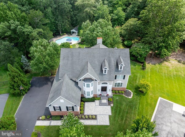 37 FOXCROFT Way, MOUNT LAUREL, NJ 08054