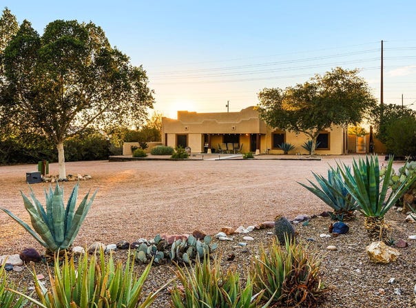 385 N TOMAHAWK Road, Apache Junction, AZ 85119