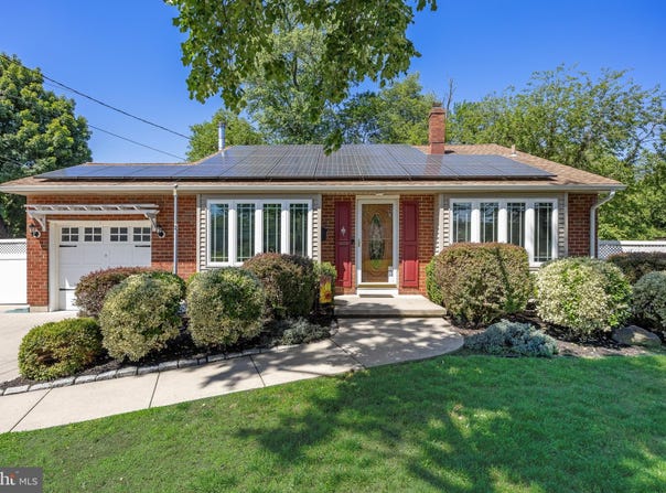 1403 GLENVIEW Drive, CINNAMINSON, NJ 08077