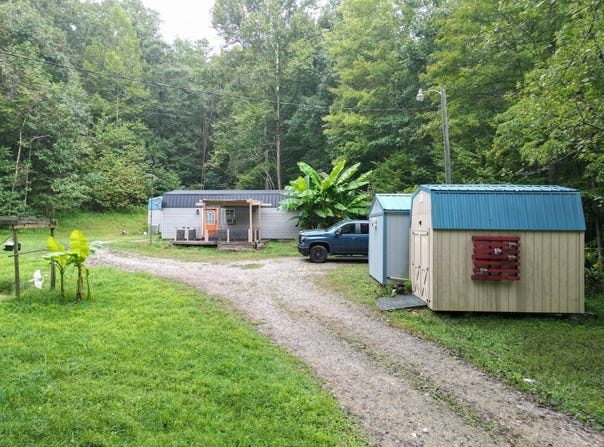 1225 Vine Drive, Elkview, WV 25071