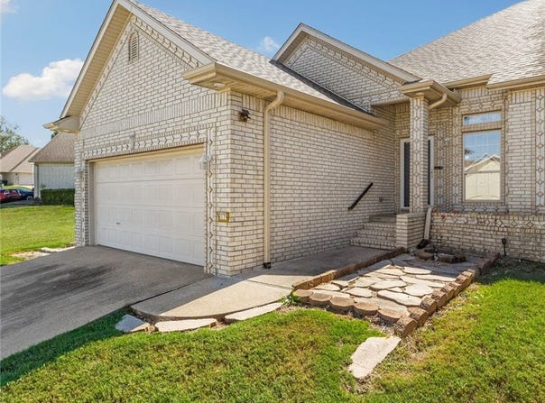 6179 Milliken Bend, Fayetteville, AR 72704