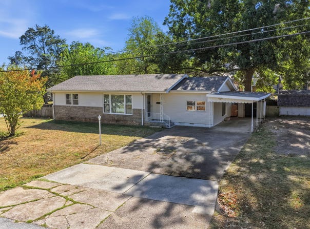 310 E Freeman Street, Bolivar, MO 65613