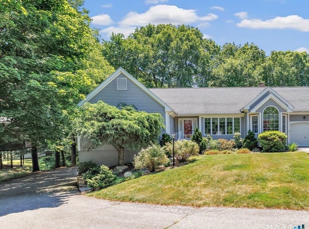 435 Navajo Loop, Shelton, CT 06484