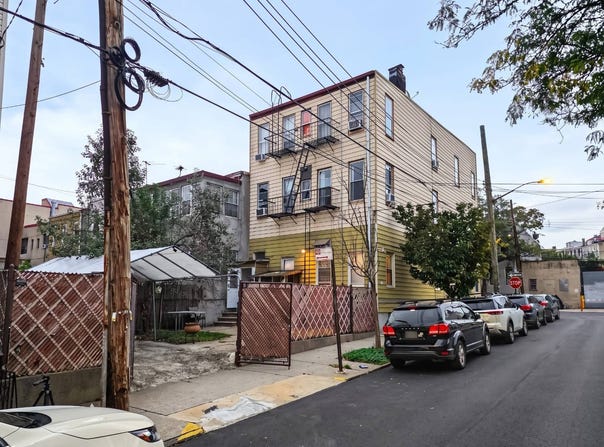 5427 Arnold Ave, Maspeth, NY 11378