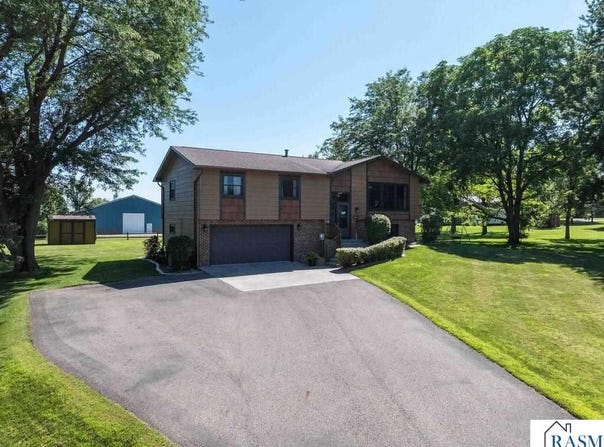 207 SW Maple Avenue, Elysian, MN 56028