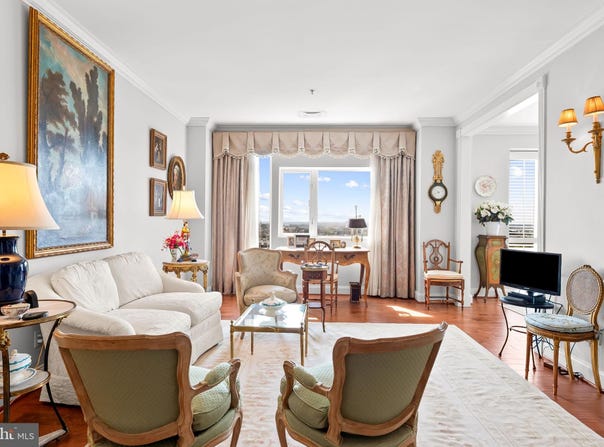 10 E LEE Street, BALTIMORE, MD 21202