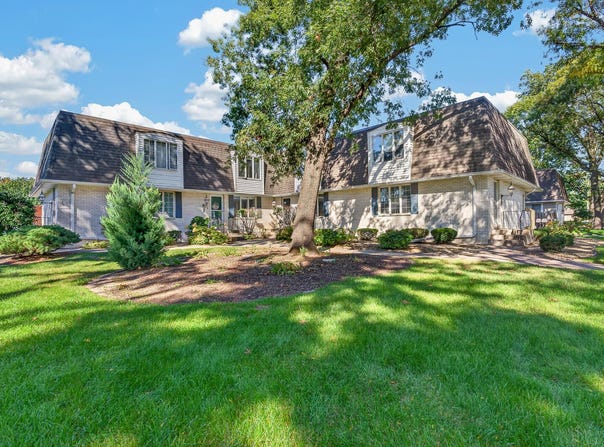 34 Woodhollow Drive, Schererville, IN 46375