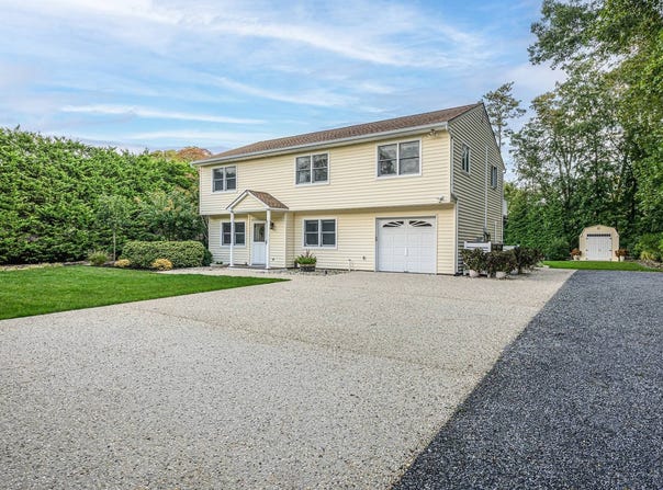 16B Squiretown Road, Hampton Bays, NY 11946