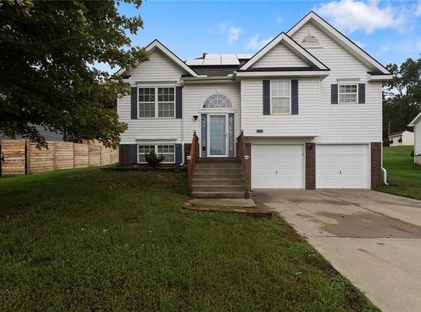 625 Midjay Drive, Liberty, MO 64068