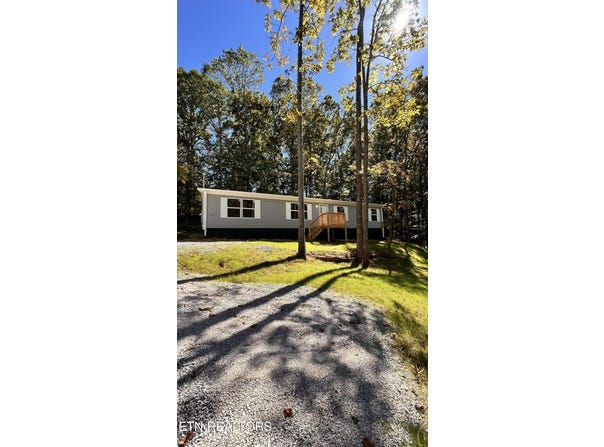 3792 Strong Rd, Mascot, TN 37806
