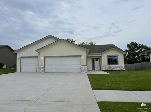 8606 William Drive, Manhattan, KS 66502