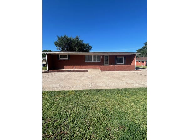 704 Arcade Ave, Goodland, KS 67735