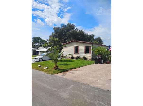 122 PINE TREE Drive, DEBARY, FL 32713