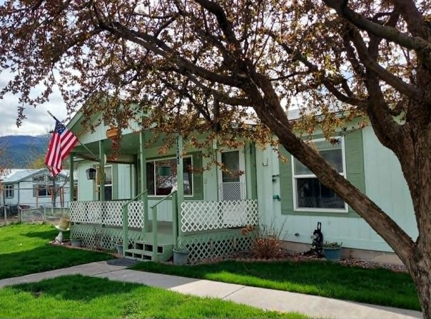 203 E Oak Street, Plains, MT 59859