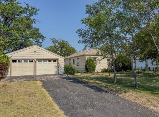 510 First St, Prairie View, KS 67664