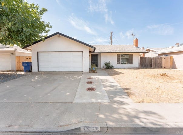 1575 Bluejay Circle, Hanford, CA 93230