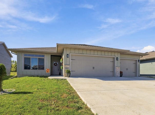 2809 S Lana Dr, Sioux Falls, SD 57106