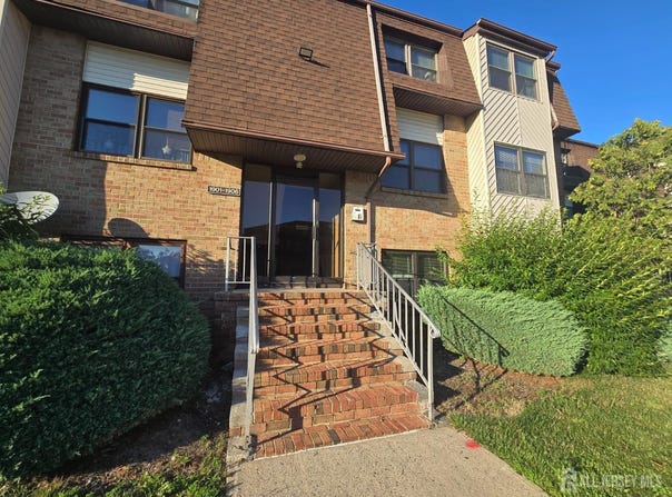 1904 Raspberry Court, Edison, NJ 08817