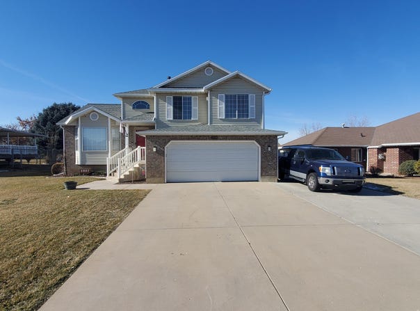 4061 S 2175 W, Roy, UT 84067
