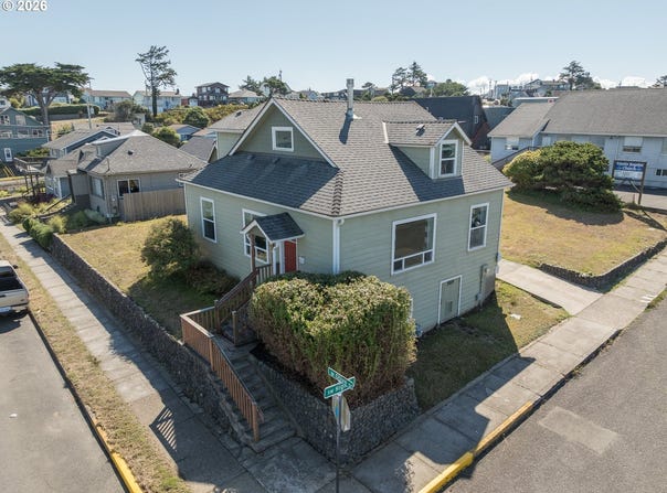 589 W OLIVE St, Newport, OR 97365