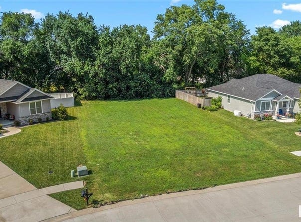 83 Firefly Court, Chatham, IL 62629