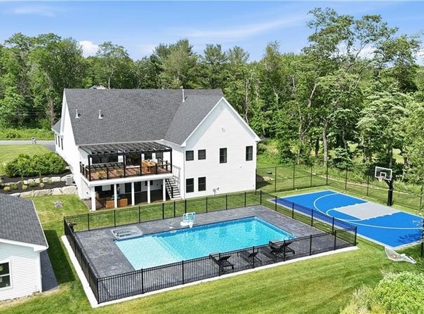 1264 Central Avenue, Johnston, RI 02919