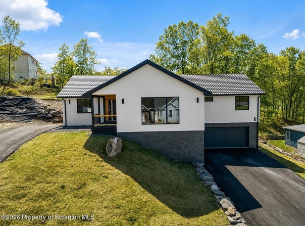 203 Red Oak Drive, Olyphant, PA 18447