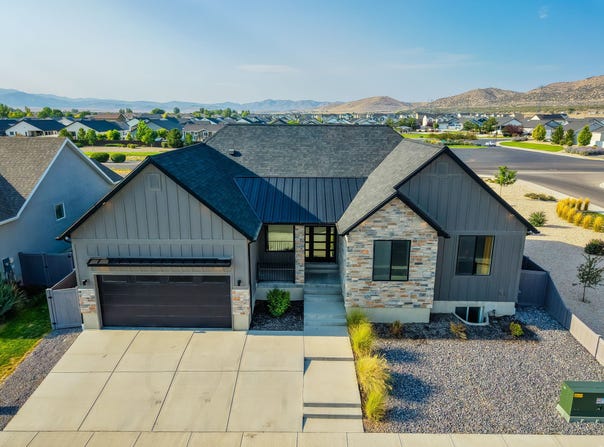 2311 E COBBLE CREEK Ln, Eagle Mountain, UT 84005