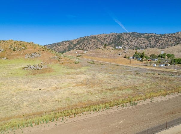 Edward Street, Tehachapi, CA 93561