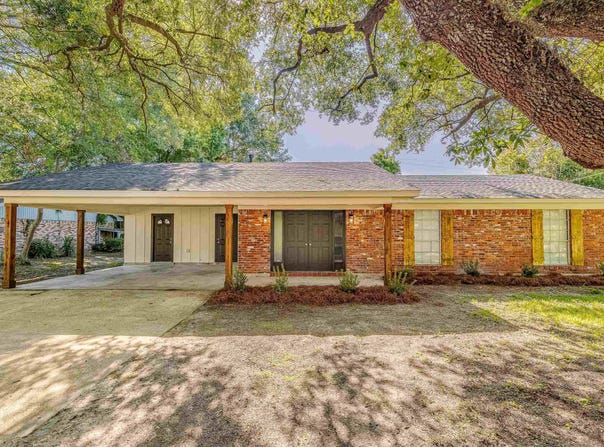 818 E RIMES CIRCLE, Monroe, LA 71201