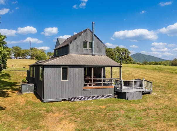 48 MEADOW LN, NELLYSFORD, VA 22958