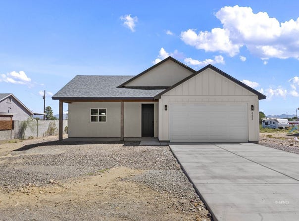 8423 S Navajo Dr, Safford, AZ 85546