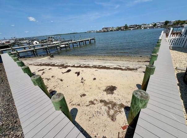 214 W SHIP BOTTOM Avenue, SHIP BOTTOM, NJ 08008