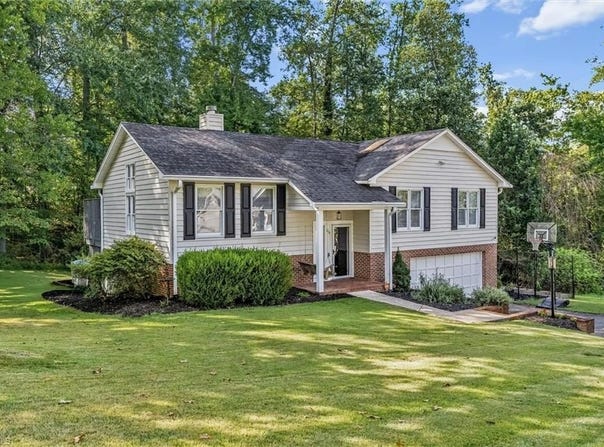 714 Old Barn Circle, Pilot Mountain, NC 27041