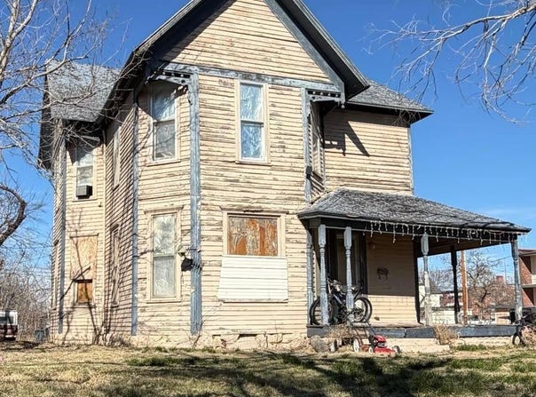 304 E 1st Ave, Hutchinson, KS 67501
