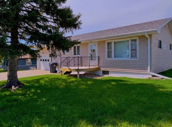 740 W 9th, Winner, SD 57580