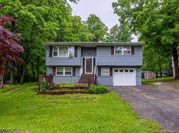 67 Cedar Tree Dr, Vernon Twp., NJ 07422-1035