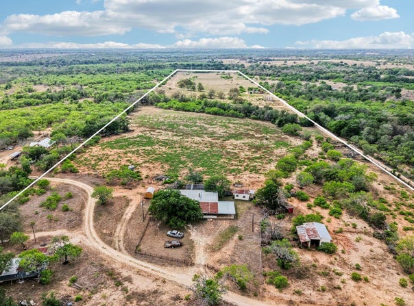 3200 Cattlemens Row, Lockhart, TX 78644