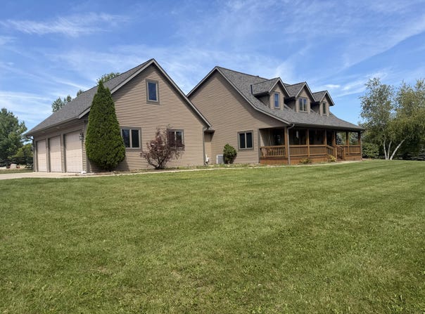472 River Dr, Fredonia, WI 53021