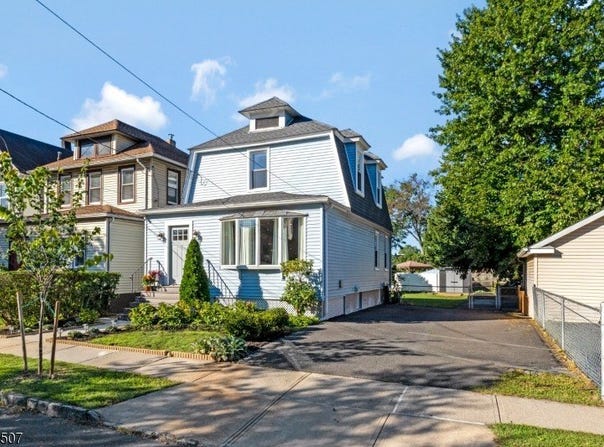208 Walnut St, Roselle Park Boro, NJ 07204-2206