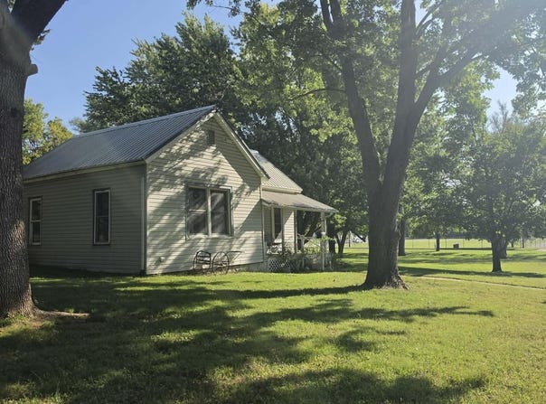 428 E 11th ST, Horton, KS 66439