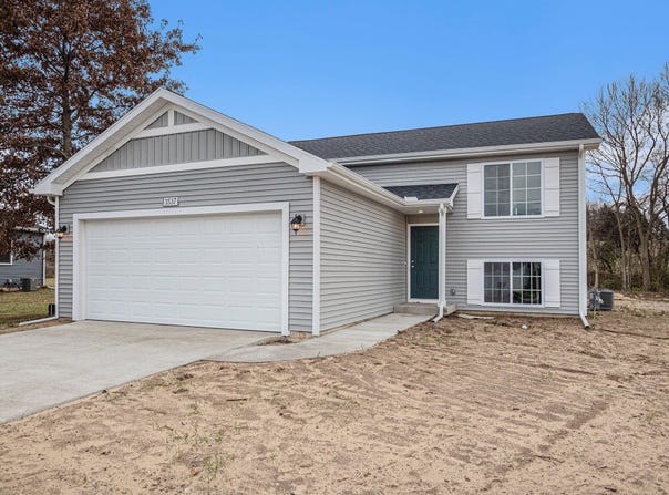 587 River Oaks Drive, Watervliet, MI 49098