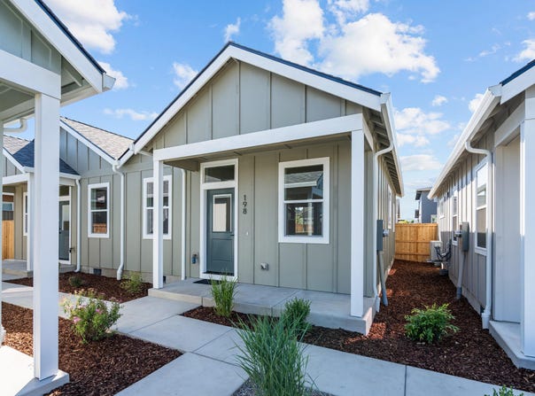 198 Gangnes Drive, Talent, OR 97540
